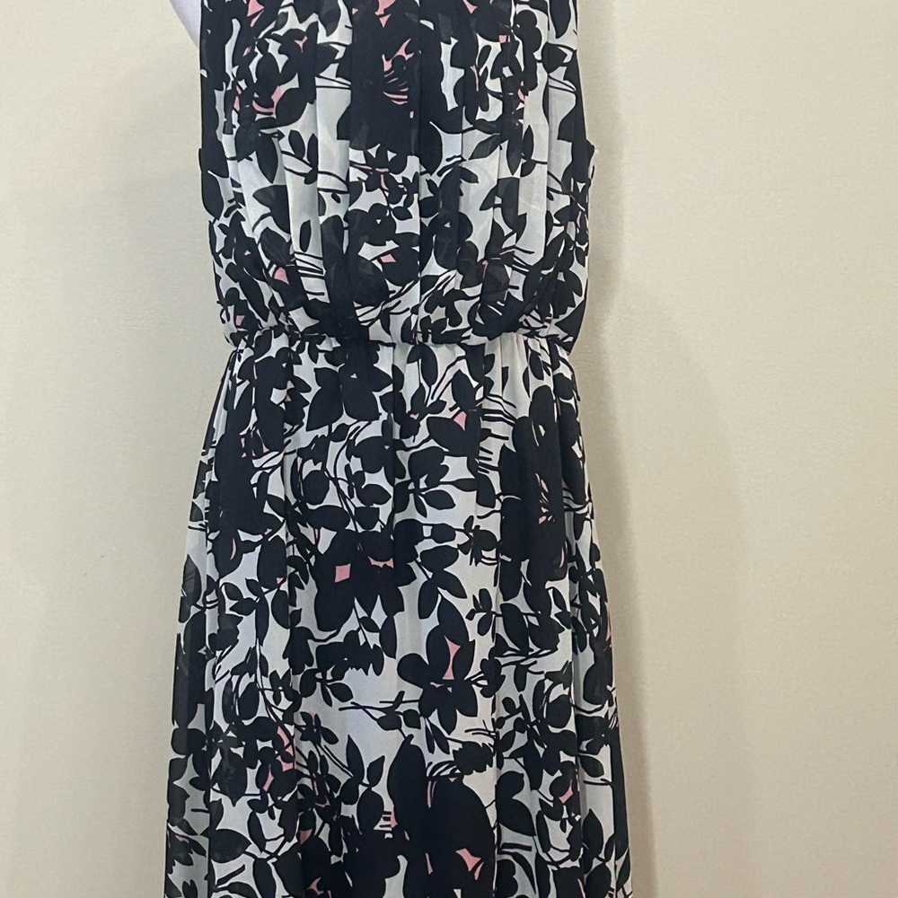Olivia Matthews | Size 16W Floral Sleeveless Dress - Picture 2 of 7
